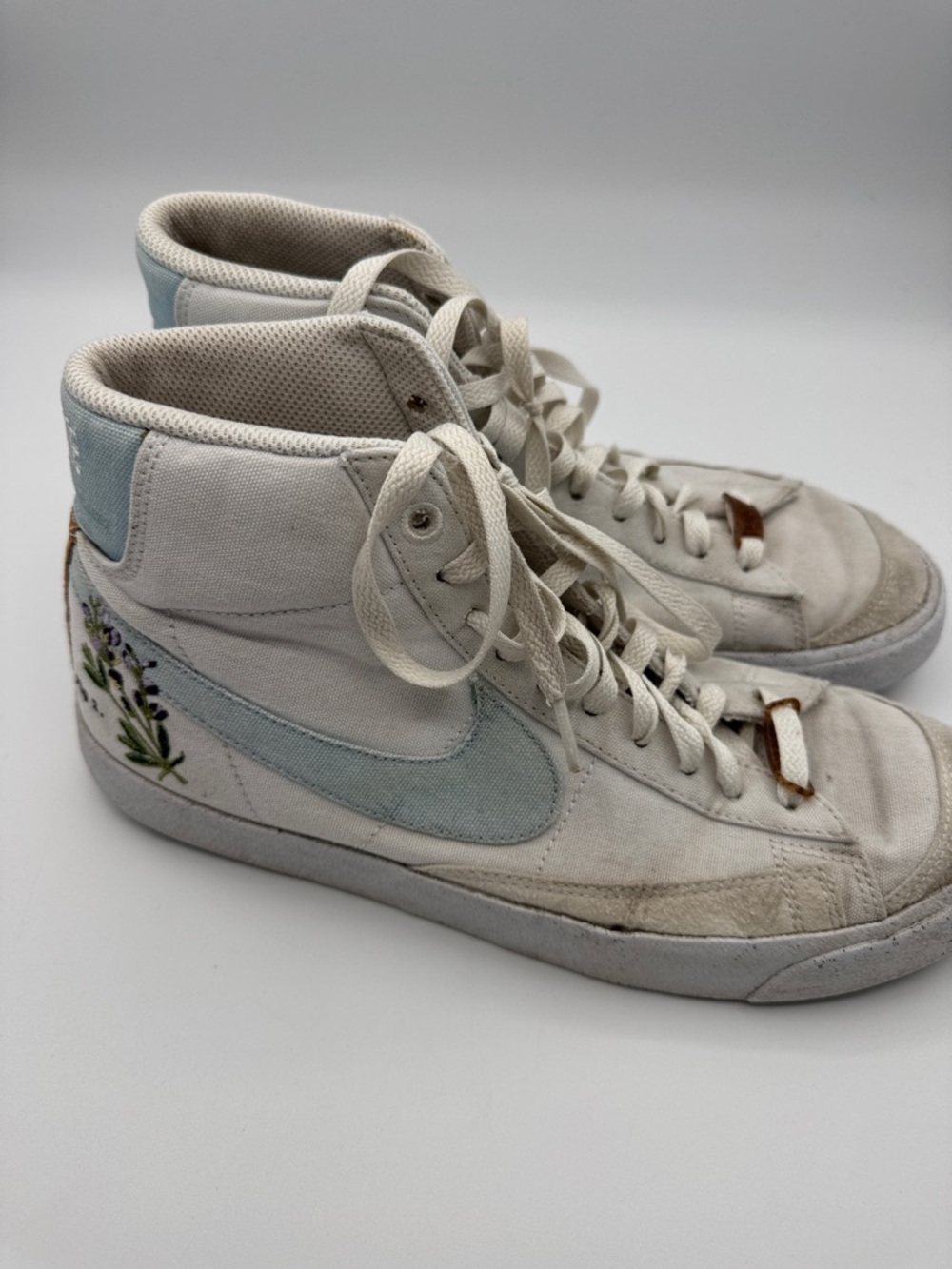 Nike Sneakers - Women's 8.5